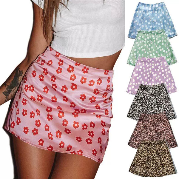 High Waist Mini Skirt with Casual Ditsy Floral Print in Satin Fabric